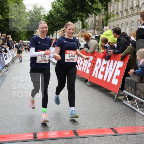 14.06.2026 - REWE Women's Run Strokosch-Dieckow http://msf.ph/oto/9786591 14.06.2026 10:08:44 Ziel 10114, 10361, 10504, 10582, 10766, 10846, 11176, 11200 meine-sportfotos.de