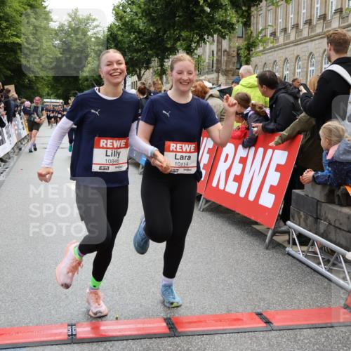 14.06.2026 - REWE Women's Run Strokosch-Dieckow http://msf.ph/oto/9786594 14.06.2026 10:08:45 Ziel 10114, 10361, 10504, 10766, 10846, 11176, 11200 meine-sportfotos.de