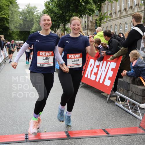 14.06.2026 - REWE Women's Run Strokosch-Dieckow http://msf.ph/oto/9786595 14.06.2026 10:08:45 Ziel 10114, 10361, 10504, 10766, 10846, 11176, 11200 meine-sportfotos.de