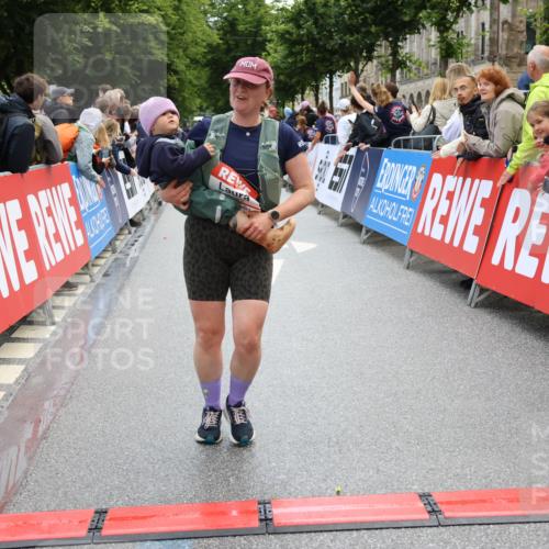 14.06.2026 - REWE Women's Run Strokosch-Dieckow http://msf.ph/oto/9786608 14.06.2026 10:08:51 Ziel 10022, 10114, 10361, 10846, 11071 meine-sportfotos.de