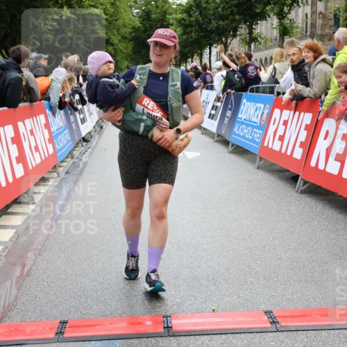 14.06.2026 - REWE Women's Run Strokosch-Dieckow http://msf.ph/oto/9786609 14.06.2026 10:08:51 Ziel 10022, 10114, 10361, 10846, 11071 meine-sportfotos.de