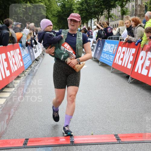 14.06.2026 - REWE Women's Run Strokosch-Dieckow http://msf.ph/oto/9786611 14.06.2026 10:08:51 Ziel 10022, 10114, 10361, 10846, 11071 meine-sportfotos.de