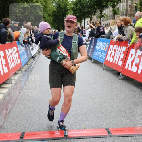 14.06.2026 - REWE Women's Run Strokosch-Dieckow http://msf.ph/oto/9786612 14.06.2026 10:08:51 Ziel 10022, 10114, 10361, 10846, 11071 meine-sportfotos.de