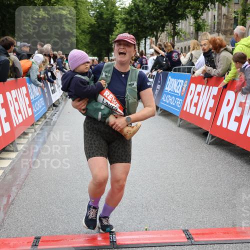 14.06.2026 - REWE Women's Run Strokosch-Dieckow http://msf.ph/oto/9786613 14.06.2026 10:08:51 Ziel 10022, 10114, 10361, 10846, 11071 meine-sportfotos.de