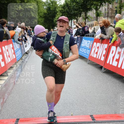 14.06.2026 - REWE Women's Run Strokosch-Dieckow http://msf.ph/oto/9786614 14.06.2026 10:08:52 Ziel 10022, 10114, 10361, 10846, 11071 meine-sportfotos.de