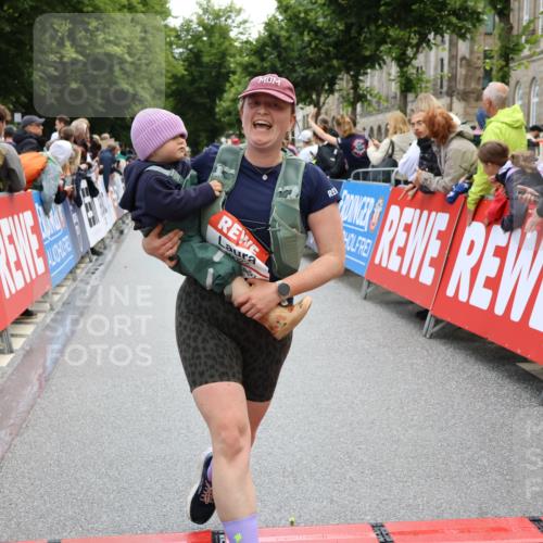 14.06.2026 - REWE Women's Run Strokosch-Dieckow http://msf.ph/oto/9786616 14.06.2026 10:08:52 Ziel 10022, 10114, 10361, 10846, 11071 meine-sportfotos.de