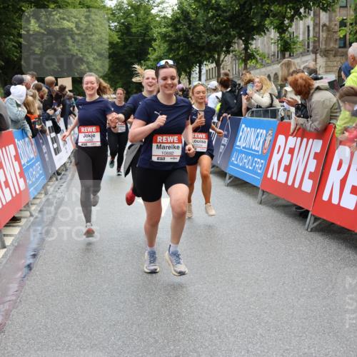 14.06.2026 - REWE Women's Run Strokosch-Dieckow http://msf.ph/oto/9786618 14.06.2026 10:08:57 Ziel 10022, 10124, 10259, 10376, 10692, 10793, 11071, 11197 meine-sportfotos.de