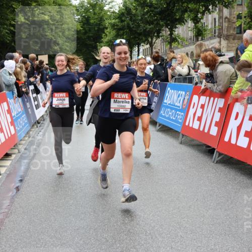 14.06.2026 - REWE Women's Run Strokosch-Dieckow http://msf.ph/oto/9786619 14.06.2026 10:08:57 Ziel 10022, 10124, 10259, 10376, 10692, 10793, 11071, 11197 meine-sportfotos.de