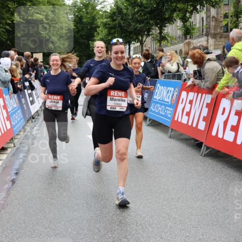 14.06.2026 - REWE Women's Run Strokosch-Dieckow http://msf.ph/oto/9786620 14.06.2026 10:08:57 Ziel 10022, 10124, 10259, 10376, 10692, 10793, 11071, 11197 meine-sportfotos.de