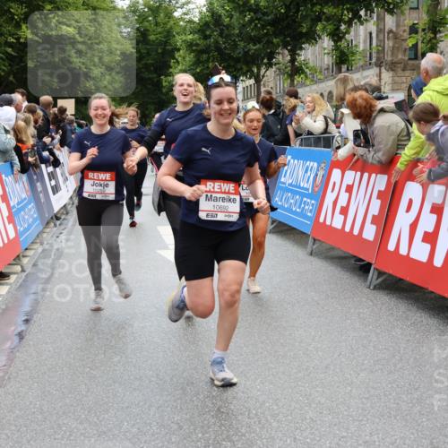 14.06.2026 - REWE Women's Run Strokosch-Dieckow http://msf.ph/oto/9786621 14.06.2026 10:08:57 Ziel 10022, 10124, 10259, 10376, 10692, 10793, 11071, 11197 meine-sportfotos.de