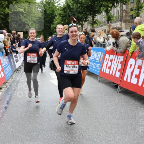 14.06.2026 - REWE Women's Run Strokosch-Dieckow http://msf.ph/oto/9786622 14.06.2026 10:08:57 Ziel 10022, 10124, 10259, 10376, 10692, 10793, 11071, 11197 meine-sportfotos.de