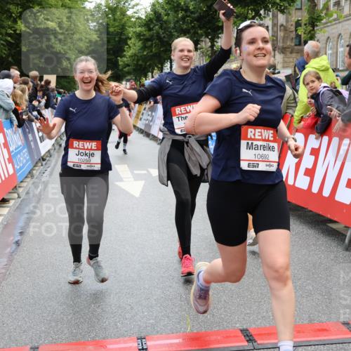14.06.2026 - REWE Women's Run Strokosch-Dieckow http://msf.ph/oto/9786623 14.06.2026 10:08:58 Ziel 10022, 10124, 10259, 10376, 10692, 10793, 11071, 11197 meine-sportfotos.de
