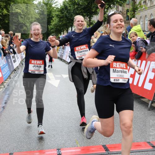 14.06.2026 - REWE Women's Run Strokosch-Dieckow http://msf.ph/oto/9786624 14.06.2026 10:08:58 Ziel 10022, 10124, 10259, 10376, 10692, 10793, 11071, 11197 meine-sportfotos.de