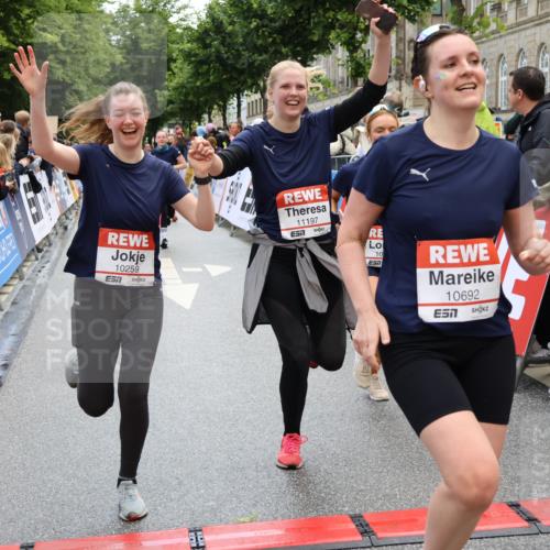 14.06.2026 - REWE Women's Run Strokosch-Dieckow http://msf.ph/oto/9786626 14.06.2026 10:08:58 Ziel 10022, 10124, 10259, 10376, 10692, 10793, 11071, 11197 meine-sportfotos.de