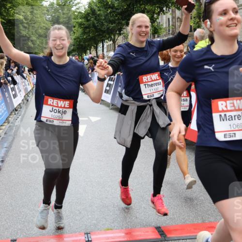 14.06.2026 - REWE Women's Run Strokosch-Dieckow http://msf.ph/oto/9786628 14.06.2026 10:08:58 Ziel 10022, 10124, 10259, 10376, 10692, 10793, 11071, 11197 meine-sportfotos.de