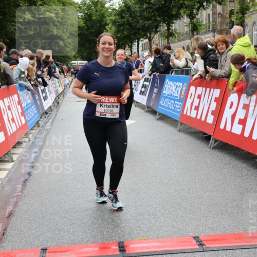 14.06.2026 - REWE Women's Run Strokosch-Dieckow http://msf.ph/oto/9786632 14.06.2026 10:09:00 Ziel 10124, 10259, 10376, 10692, 10793, 11197, 11219 meine-sportfotos.de