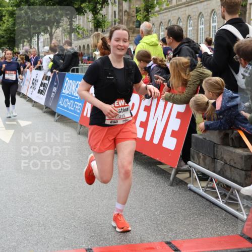 14.06.2026 - REWE Women's Run Strokosch-Dieckow http://msf.ph/oto/9786639 14.06.2026 10:09:04 Ziel 10124, 10248, 10259, 10376, 10692, 10793, 11159, 11197, 11219 meine-sportfotos.de