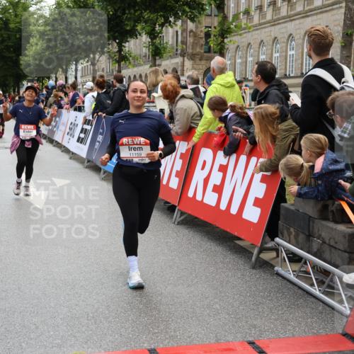 14.06.2026 - REWE Women's Run Strokosch-Dieckow http://msf.ph/oto/9786640 14.06.2026 10:09:06 Ziel 10124, 10248, 10259, 10376, 10793, 11159, 11197, 11219, 11455 meine-sportfotos.de