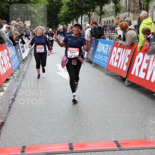 14.06.2026 - REWE Women's Run Strokosch-Dieckow http://msf.ph/oto/9786643 14.06.2026 10:09:08 Ziel 10248, 10376, 10793, 10884, 11159, 11219, 11455 meine-sportfotos.de