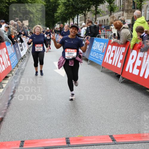 14.06.2026 - REWE Women's Run Strokosch-Dieckow http://msf.ph/oto/9786644 14.06.2026 10:09:08 Ziel 10248, 10376, 10793, 10884, 11159, 11219, 11455 meine-sportfotos.de