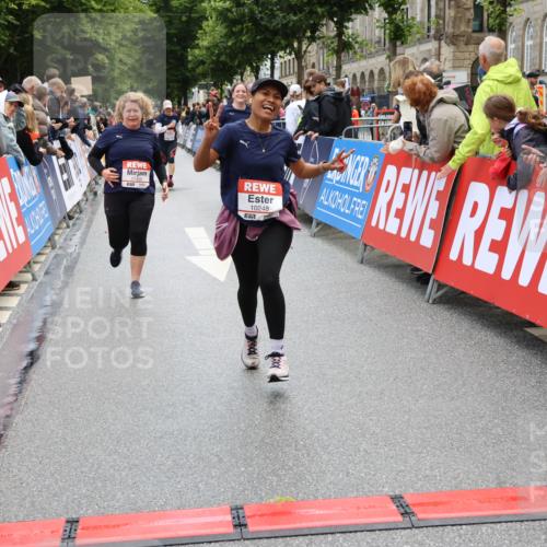 14.06.2026 - REWE Women's Run Strokosch-Dieckow http://msf.ph/oto/9786647 14.06.2026 10:09:08 Ziel 10248, 10376, 10793, 10884, 11159, 11219, 11455 meine-sportfotos.de