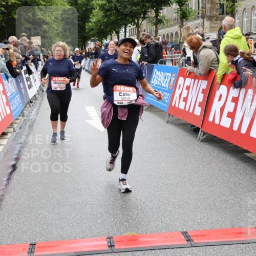 14.06.2026 - REWE Women's Run Strokosch-Dieckow http://msf.ph/oto/9786649 14.06.2026 10:09:08 Ziel 10248, 10376, 10793, 10884, 11159, 11219, 11455 meine-sportfotos.de