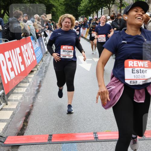 14.06.2026 - REWE Women's Run Strokosch-Dieckow http://msf.ph/oto/9786650 14.06.2026 10:09:09 Ziel 10248, 10376, 10884, 11153, 11159, 11219, 11455, 11489 meine-sportfotos.de