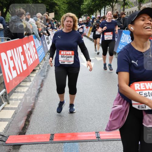 14.06.2026 - REWE Women's Run Strokosch-Dieckow http://msf.ph/oto/9786652 14.06.2026 10:09:09 Ziel 10248, 10376, 10884, 11153, 11159, 11219, 11455, 11489 meine-sportfotos.de
