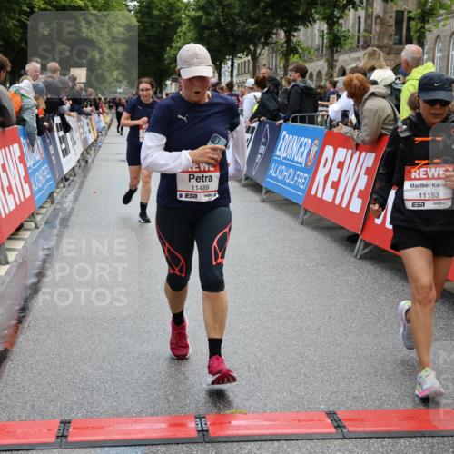 14.06.2026 - REWE Women's Run Strokosch-Dieckow http://msf.ph/oto/9786656 14.06.2026 10:09:13 Ziel 10248, 10751, 10884, 11153, 11159, 11455, 11489 meine-sportfotos.de