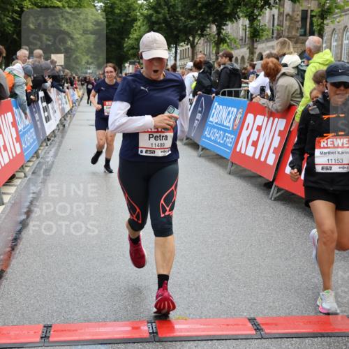 14.06.2026 - REWE Women's Run Strokosch-Dieckow http://msf.ph/oto/9786657 14.06.2026 10:09:13 Ziel 10248, 10751, 10884, 11153, 11159, 11455, 11489 meine-sportfotos.de
