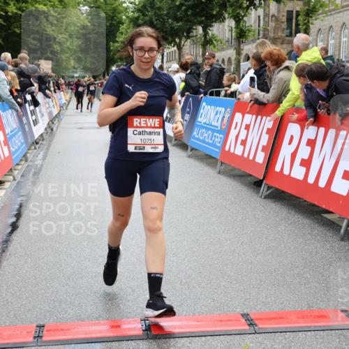 14.06.2026 - REWE Women's Run Strokosch-Dieckow http://msf.ph/oto/9786659 14.06.2026 10:09:15 Ziel 10248, 10712, 10751, 10884, 11153, 11455, 11489 meine-sportfotos.de