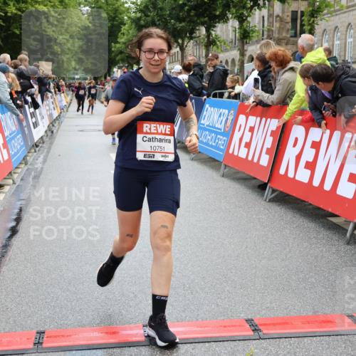 14.06.2026 - REWE Women's Run Strokosch-Dieckow http://msf.ph/oto/9786660 14.06.2026 10:09:15 Ziel 10248, 10712, 10751, 10884, 11153, 11455, 11489 meine-sportfotos.de
