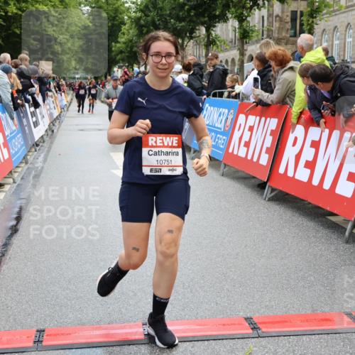 14.06.2026 - REWE Women's Run Strokosch-Dieckow http://msf.ph/oto/9786661 14.06.2026 10:09:15 Ziel 10248, 10712, 10751, 10884, 11153, 11455, 11489 meine-sportfotos.de
