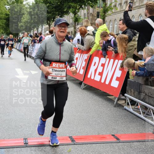 14.06.2026 - REWE Women's Run Strokosch-Dieckow http://msf.ph/oto/9786666 14.06.2026 10:09:19 Ziel 10712, 10751, 10884, 11057, 11153, 11489 meine-sportfotos.de
