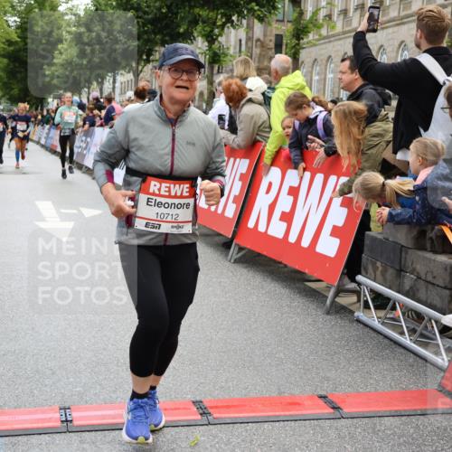 14.06.2026 - REWE Women's Run Strokosch-Dieckow http://msf.ph/oto/9786667 14.06.2026 10:09:20 Ziel 10712, 10751, 11057, 11153, 11489 meine-sportfotos.de