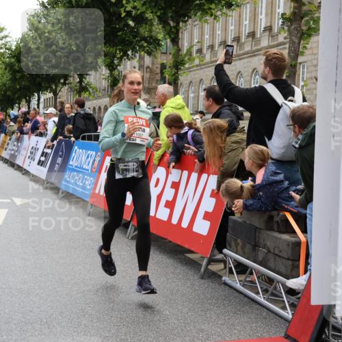 14.06.2026 - REWE Women's Run Strokosch-Dieckow http://msf.ph/oto/9786668 14.06.2026 10:09:23 Ziel 10712, 10751, 10800, 11057, 11284 meine-sportfotos.de