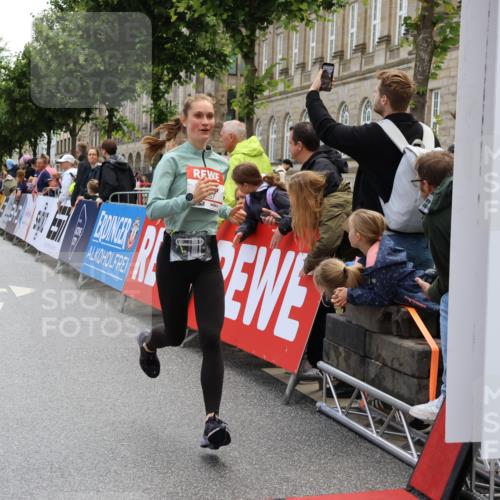 14.06.2026 - REWE Women's Run Strokosch-Dieckow http://msf.ph/oto/9786669 14.06.2026 10:09:23 Ziel 10712, 10751, 10800, 11057, 11284 meine-sportfotos.de