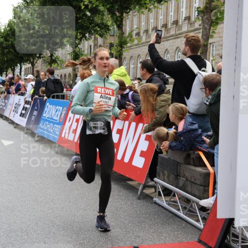 14.06.2026 - REWE Women's Run Strokosch-Dieckow http://msf.ph/oto/9786670 14.06.2026 10:09:23 Ziel 10712, 10751, 10800, 11057, 11284 meine-sportfotos.de
