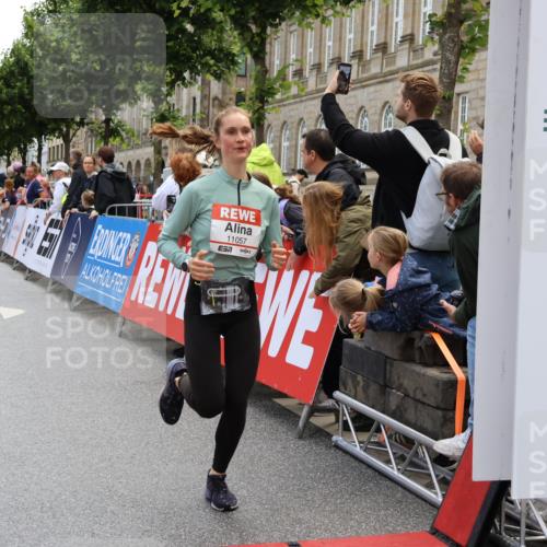 14.06.2026 - REWE Women's Run Strokosch-Dieckow http://msf.ph/oto/9786671 14.06.2026 10:09:23 Ziel 10712, 10751, 10800, 11057, 11284 meine-sportfotos.de
