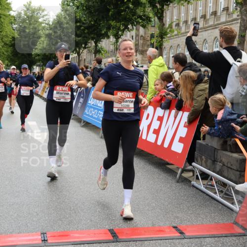 14.06.2026 - REWE Women's Run Strokosch-Dieckow http://msf.ph/oto/9786690 14.06.2026 10:09:34 Ziel 10047, 10288, 10360, 10382, 10383, 10800, 10977, 11431 meine-sportfotos.de
