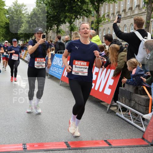 14.06.2026 - REWE Women's Run Strokosch-Dieckow http://msf.ph/oto/9786693 14.06.2026 10:09:34 Ziel 10047, 10288, 10360, 10382, 10383, 10800, 10977, 11431 meine-sportfotos.de