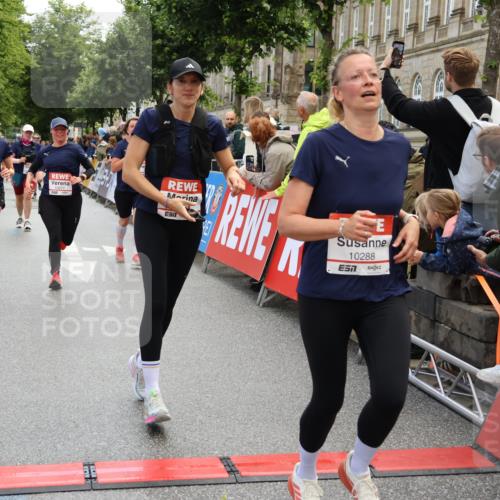 14.06.2026 - REWE Women's Run Strokosch-Dieckow http://msf.ph/oto/9786695 14.06.2026 10:09:34 Ziel 10047, 10288, 10360, 10382, 10383, 10800, 10977, 11431 meine-sportfotos.de
