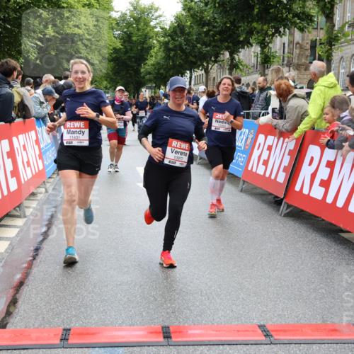 14.06.2026 - REWE Women's Run Strokosch-Dieckow http://msf.ph/oto/9786697 14.06.2026 10:09:35 Ziel 10047, 10288, 10360, 10382, 10383, 10977, 11431 meine-sportfotos.de