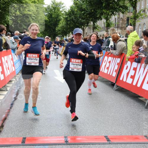 14.06.2026 - REWE Women's Run Strokosch-Dieckow http://msf.ph/oto/9786700 14.06.2026 10:09:36 Ziel 10047, 10139, 10288, 10360, 10382, 10383, 10977, 11431 meine-sportfotos.de