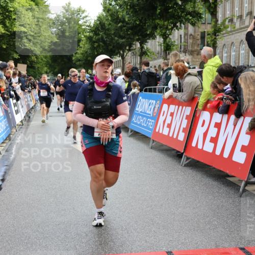 14.06.2026 - REWE Women's Run Strokosch-Dieckow http://msf.ph/oto/9786703 14.06.2026 10:09:38 Ziel 10047, 10139, 10288, 10360, 10382, 10889, 10928, 10977, 11169, 11431 meine-sportfotos.de