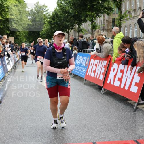 14.06.2026 - REWE Women's Run Strokosch-Dieckow http://msf.ph/oto/9786704 14.06.2026 10:09:38 Ziel 10047, 10139, 10288, 10360, 10382, 10889, 10928, 10977, 11169, 11431 meine-sportfotos.de