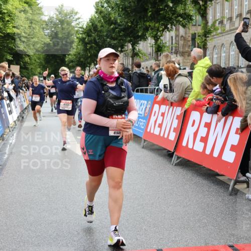 14.06.2026 - REWE Women's Run Strokosch-Dieckow http://msf.ph/oto/9786706 14.06.2026 10:09:38 Ziel 10047, 10139, 10288, 10360, 10382, 10889, 10928, 10977, 11169, 11431 meine-sportfotos.de