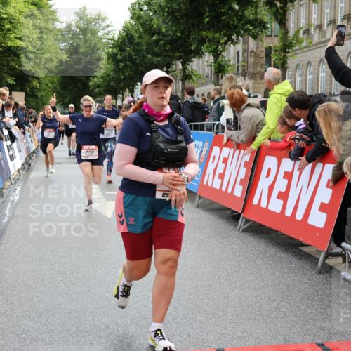 14.06.2026 - REWE Women's Run Strokosch-Dieckow http://msf.ph/oto/9786707 14.06.2026 10:09:38 Ziel 10047, 10139, 10288, 10360, 10382, 10889, 10928, 10977, 11169, 11431 meine-sportfotos.de