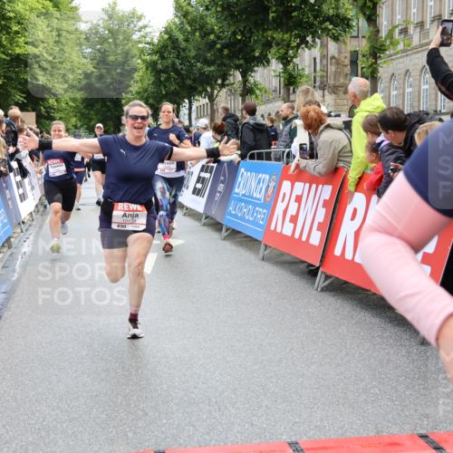 14.06.2026 - REWE Women's Run Strokosch-Dieckow http://msf.ph/oto/9786709 14.06.2026 10:09:39 Ziel 10047, 10139, 10288, 10360, 10382, 10889, 10928, 10977, 11083, 11169, 11431 meine-sportfotos.de