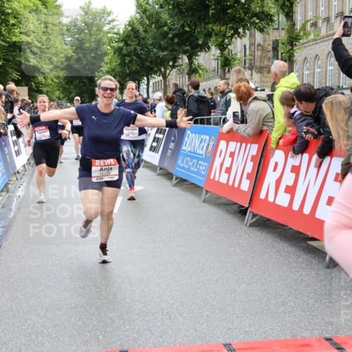 14.06.2026 - REWE Women's Run Strokosch-Dieckow http://msf.ph/oto/9786710 14.06.2026 10:09:40 Ziel 10047, 10139, 10208, 10288, 10360, 10382, 10725, 10889, 10928, 10977, 11083, 11169, 11431 meine-sportfotos.de